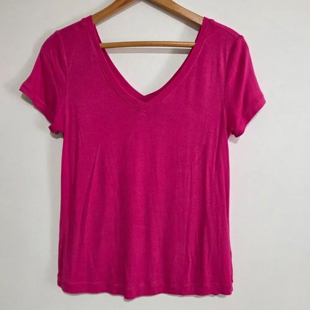 EUC CABI PINK DOUBLE V NECK SOFT TEE SIZE X SMALL / SMALL